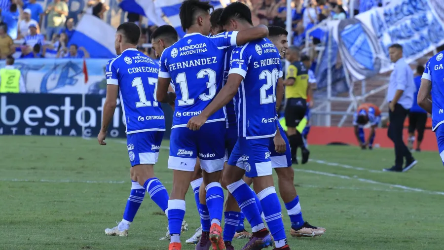 Fútbol: Godoy Cruz sorprendió a Racing y le ganó con autoridad en Mendoza