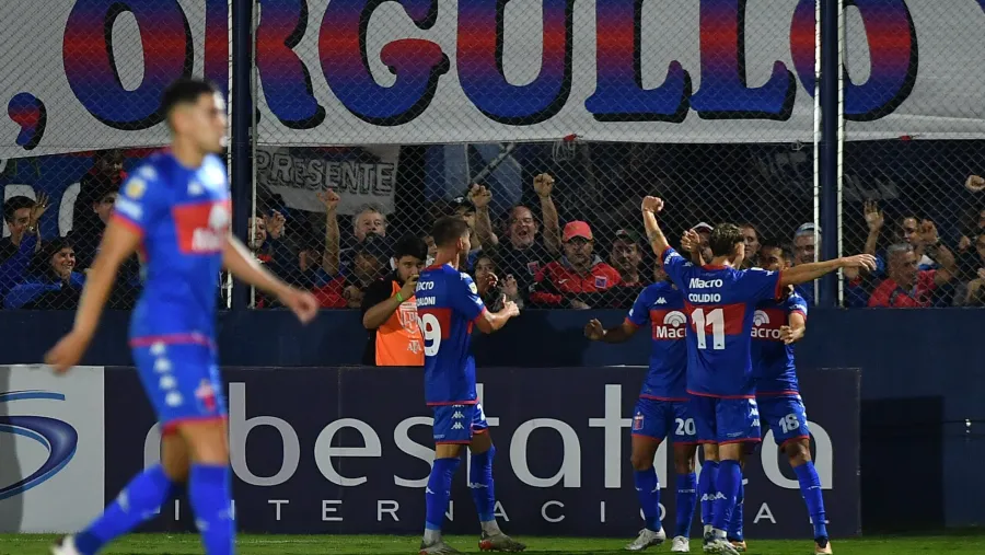 Tigre le ganó a Huracán y sigue subiendo en la Liga Profesional de Fútbol Tigre le ganó a Huracán y sigue subiendo en la Liga Profesional de Fútbol