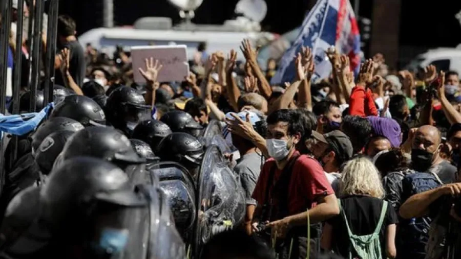 Funeral de Maradona: gobierno denunció a Larreta y a Santilli por accionar de la policía
