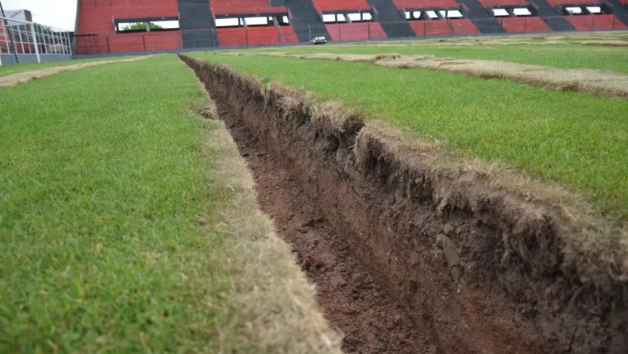 Patronato comenzó nuevas obras en el césped del estadio Presbítero Bartolomé Grella