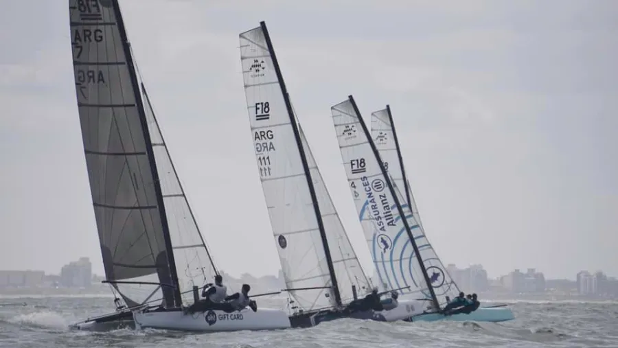 El paranaense Agustín Krevisky volvió a gritar campeón en Mar del Plata El paranaense Agustín Krevisky volvió a gritar campeón en Mar del Plata