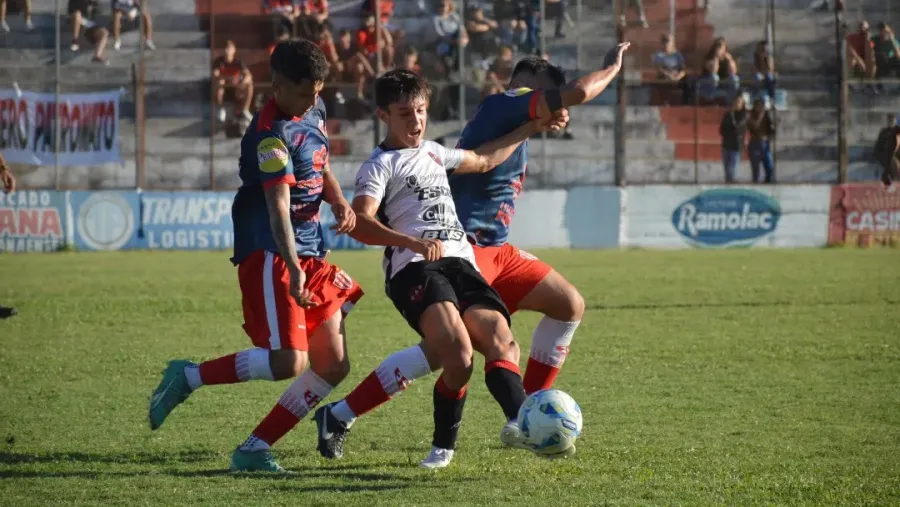 Atlético Paraná goleó al campeón defensor Patronato en el inicio de la Liga Paranaense Atlético Paraná goleó al campeón defensor Patronato en el inicio de la Liga Paranaense