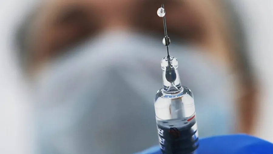 Las vacunas de ARN mensajero parecen ser más efectivas para prevenir la infección y las de vectores virales lo serían para reducir la mortalidad.