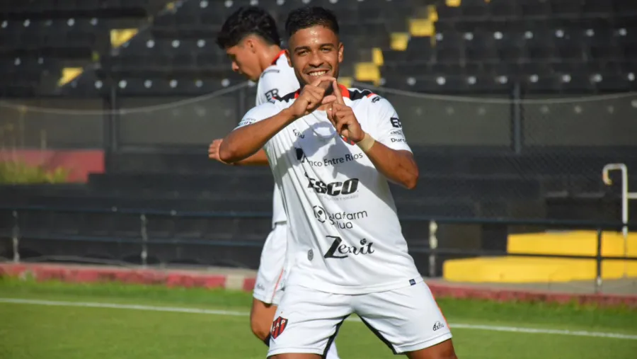 Cardoso pidió “ser cautelosos” pese a la goleada de Patronato en la Copa Túnel Subfluvial Cardoso pidió “ser cautelosos” pese a la goleada de Patronato en la Copa Túnel Subfluvial