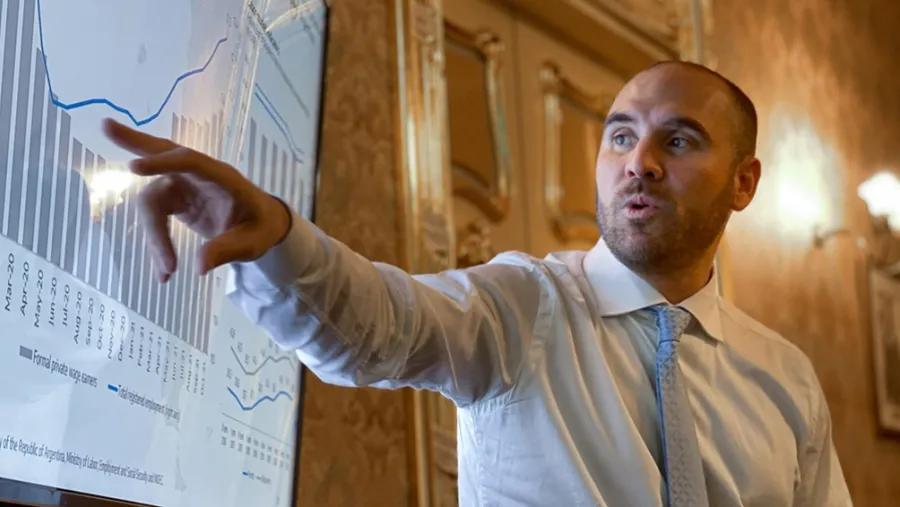 El ministro de Economía, Martín Guzmán, afirmó que sin el acuerdo que la Argentina alcanzó con el FMI el país tendría “menos dólares y más inflación”.