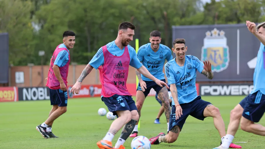 Argentina completó otra práctica de cara a la celebración del jueves en el Monumental Argentina completó otra práctica de cara a la celebración del jueves en el Monumental