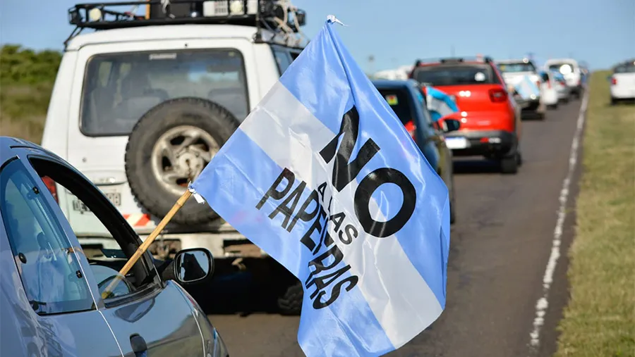 La Asamblea Ciudadana Ambiental de Gualeguaychú se movilizará este domingo en caravana automovilística, porque las autoridades argentinas preservan la imagen de UPM e impiden subirse al puente internacional “General San Martín”.