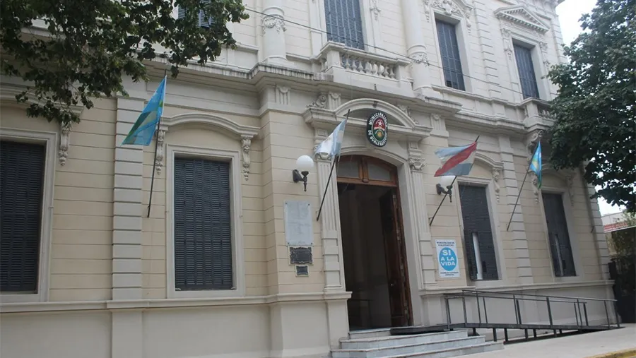 La Municipalidad de Gualeguaychú no cumple con la transparencia institucional al no publicar los decretos y resoluciones de la gestión. La Municipalidad de Gualeguaychú no cumple con la transparencia institucional al no publicar los decretos y resoluciones de la gestión.
