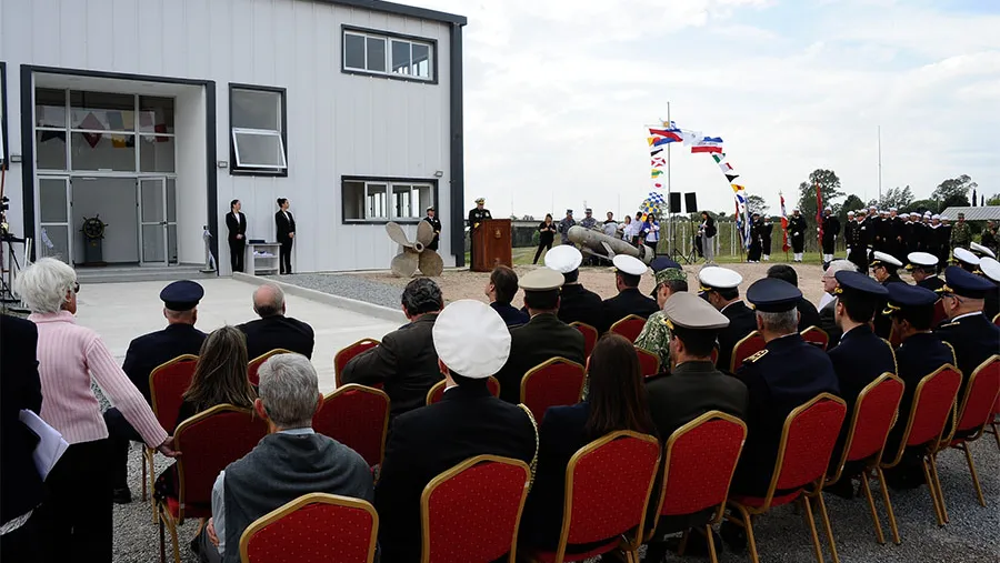 El miércoles pasado, el presidente del Uruguay, Luis Lacalle Pou, inauguró la Base Naval a orillas del puente internacional General San Martín, dotando de mayor protección a la pastera UPM Botnia.