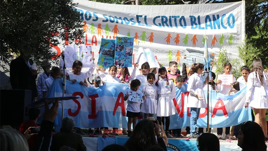 El Grito Blanco que protagoniza la comunidad educativa de Gualeguaychú contra UPm Botnia se realizará el 4 de octubre en plaza Urquiza de esa localidad.