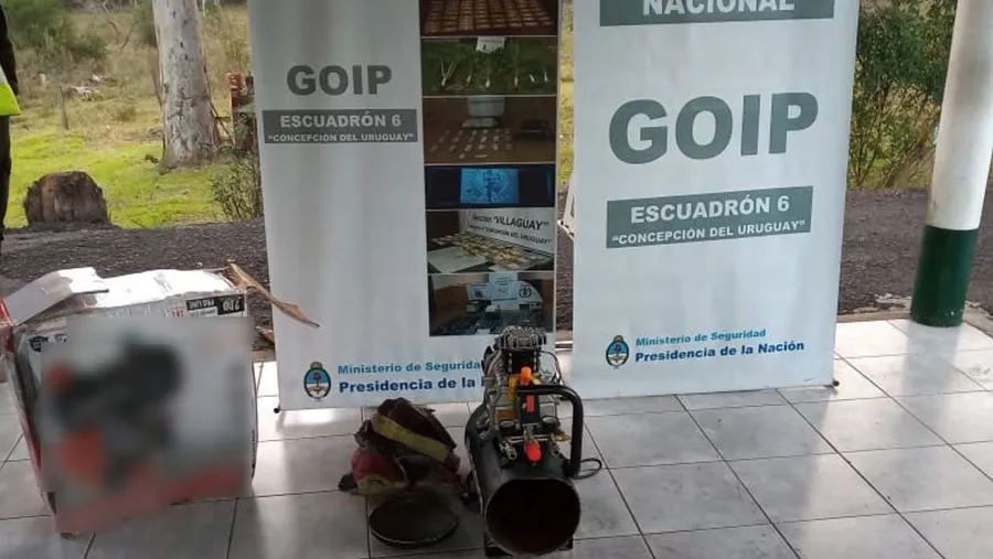 Tres personas fueron detenidas durante los procedimientos realizados por Gendarmería Nacional.