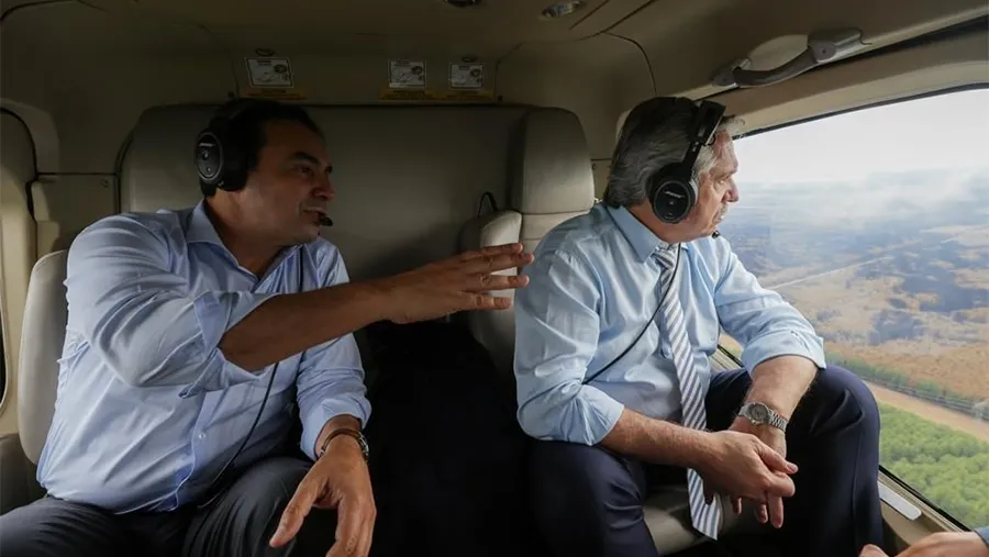 El Presidente sobrevoló las zonas afectadas por los incendios en Corrientes y Misiones.