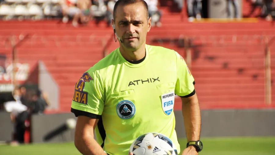 Diego Abal será el árbitro para Gimnasia-Patronato en la vuelta del fútbol argentino