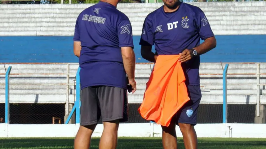 Norberto Acosta no seguirá como DT del “Lobo” entrerriano