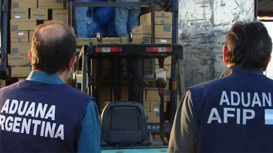 El cráneo de un niño momificado, cálculos biliares de vaca y un toro fueron parte de los secuestros más insólitos realizados por la Aduana durante el 2022.