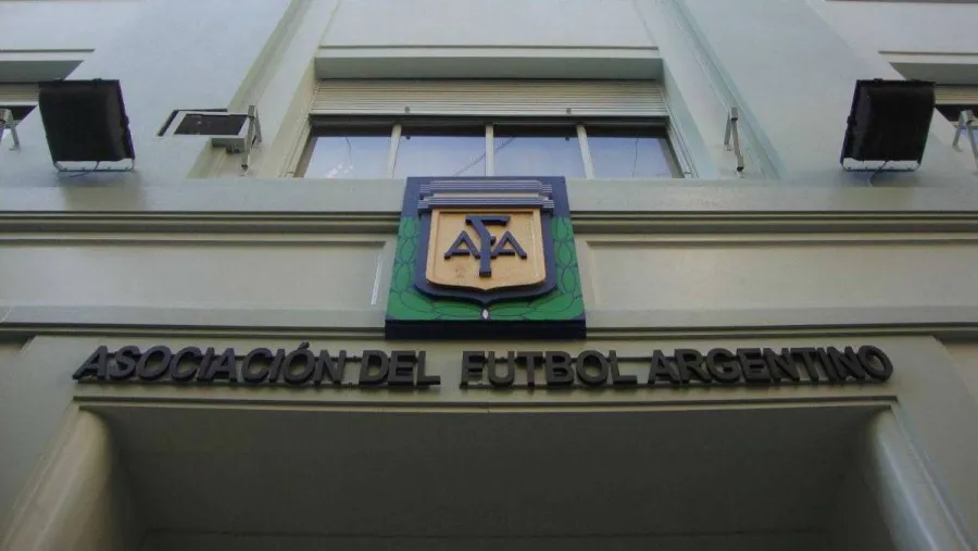 Marcha atrás: serán tres los descensos al final de la temporada