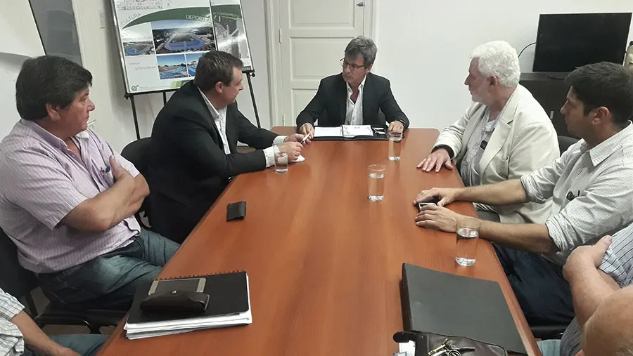 Reunión donde analizó el anteproyecto para la ampliación de la Planta Potabilizadora Echeverría de Paraná.