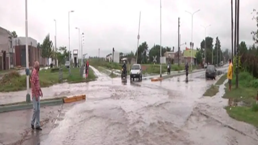Calles anegadas en Paraná por las intensas lluvias