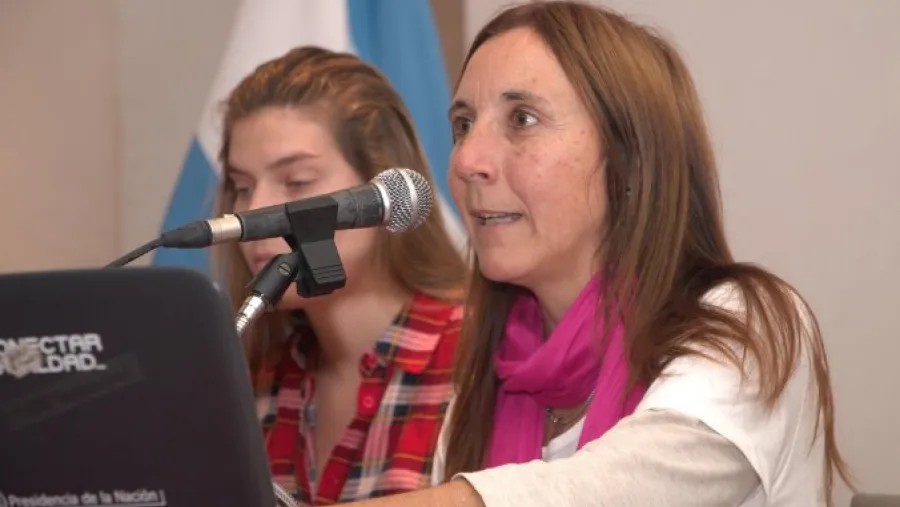 Aixa Boeykens es la nueva decana de la Facultad de Educación de la UNER Aixa Boeykens es la nueva decana de la Facultad de Educación de la UNER