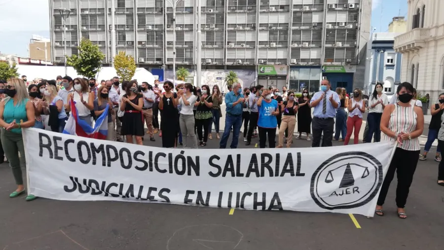 Por reclamo salarial, judiciales se movilizaron en distintos puntos de la provincia