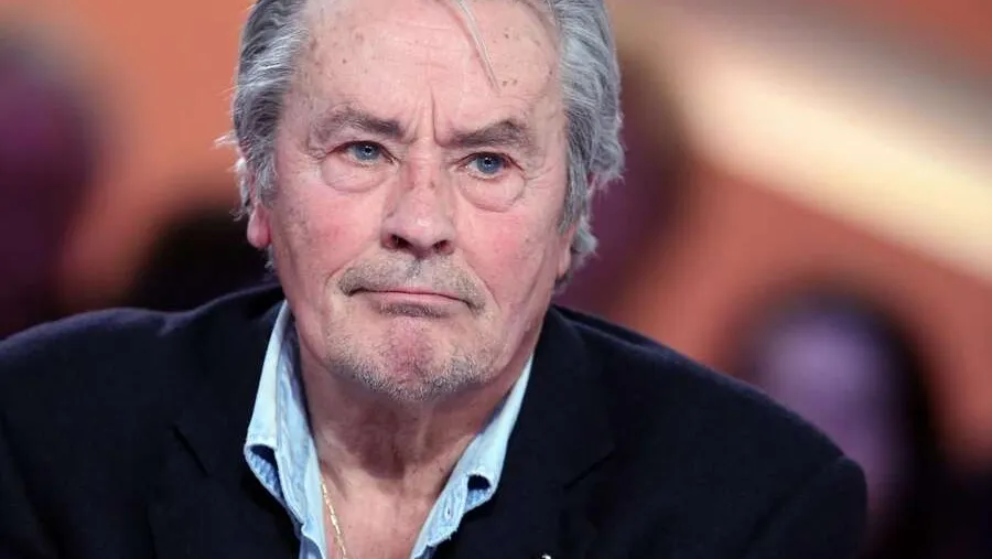 El legendario actor francés Alain Delon murió este domingo en su residencia en Douchy, en el centro de Francia.