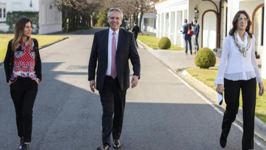El Presidente junto a la titular de ANSES y la ministra de Hábitat