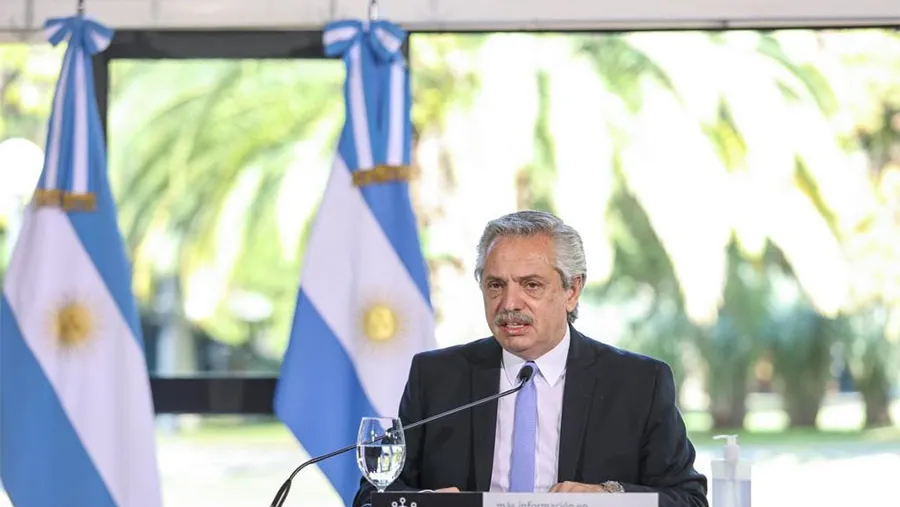 Alberto Fernández cuando realizó el anuncio desde la Quinta de Olivos sobre la nueva cuarentena que regirá en el país. Alberto Fernández cuando realizó el anuncio desde la Quinta de Olivos sobre la nueva cuarentena que regirá en el país.