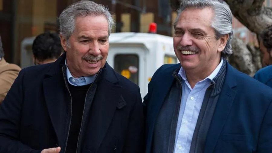 Felipe Solá y Alberto Fernández viajan hoy a Europa y regresarán el domingo próximo.