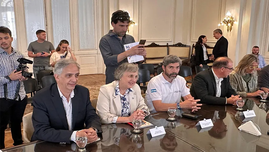 La secretaria de Ambiente de Entre Ríos, Rosa Hojman, presidirá durante un año el Comité Interjurisdiccional de Alto Nivel vinculado al Plan Integral Estratégico para la Conservación y Aprovechamiento Sostenible del Delta del Paraná (Piecas), creado en 2008. La secretaria de Ambiente de Entre Ríos, Rosa Hojman, presidirá durante un año el Comité Interjurisdiccional de Alto Nivel vinculado al Plan Integral Estratégico para la Conservación y Aprovechamiento Sostenible del Delta del Paraná (Piecas), creado en 2008.