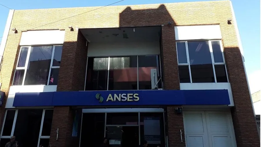 Según informó la Anses, la primera tanda de pagos del IFE se extenderá del 8 al 22 de junio, de la mano del pago de la propia AUH. Según informó la Anses, la primera tanda de pagos del IFE se extenderá del 8 al 22 de junio, de la mano del pago de la propia AUH.
