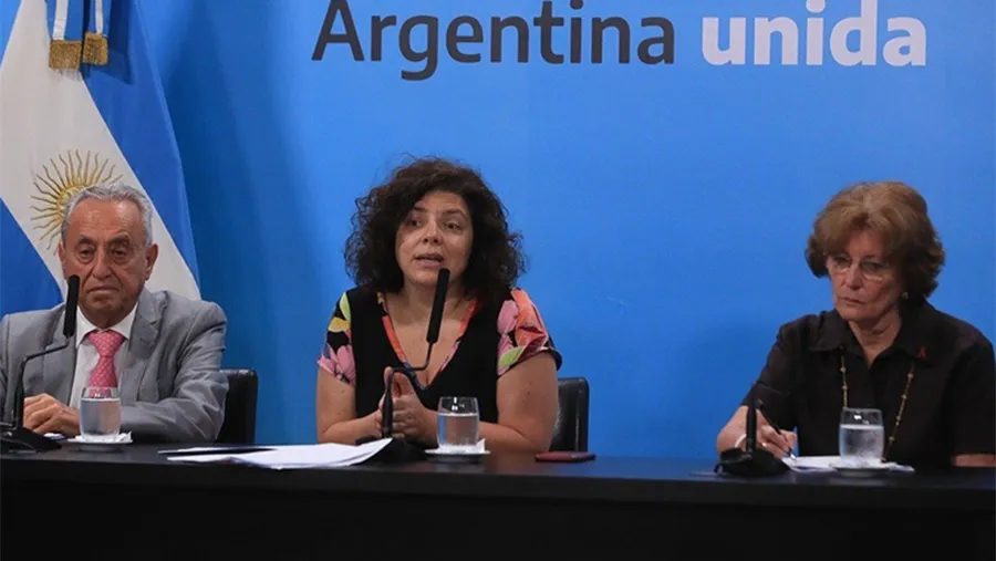 Carla Vizzotti (centro), encargada de presentar los reportes diarios. Carla Vizzotti (centro), encargada de presentar los reportes diarios.