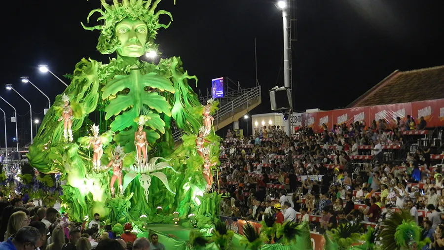 Marí Marí del Club Central Entrerriano, abrió la cuarta noche del Carnaval del País y despidió enero en un Corsódromo que reunió a casi 19 mil personas. Marí Marí del Club Central Entrerriano, abrió la cuarta noche del Carnaval del País y despidió enero en un Corsódromo que reunió a casi 19 mil personas.