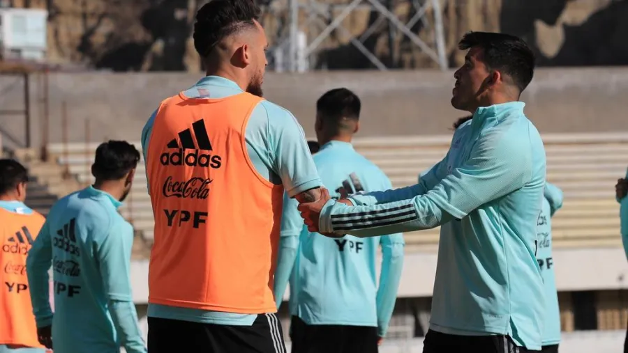 Lautaro Martínez y Marcos Acuña Acuña entrenó con normalidad y no hay indicios de una formación en la selección argentina