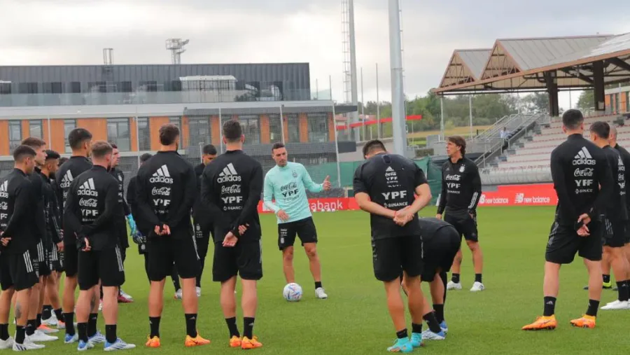 Fútbol: el gualeyo Martínez pelea por un lugar con Pezzella para enfrentar a Estonia