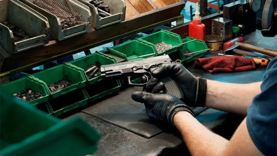 El gobierno desregulación las exigencias para fabricar y vender armas. Ahora es más fácil su acceso.