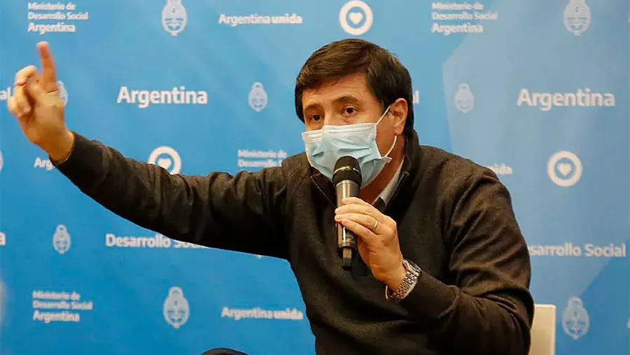 El ministro de Desarrollo Social de la Nación, Daniel Arroyo, aseguró que la crisis actual no es como la de 2001 porque ahora hay una mayor contención del Estado. El ministro de Desarrollo Social de la Nación, Daniel Arroyo, aseguró que la crisis actual no es como la de 2001 porque ahora hay una mayor contención del Estado.