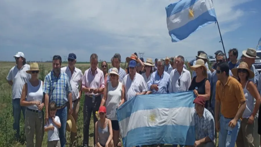 En asamblea, productores pidieron que intervenga la justicia por la usurpación de un campo