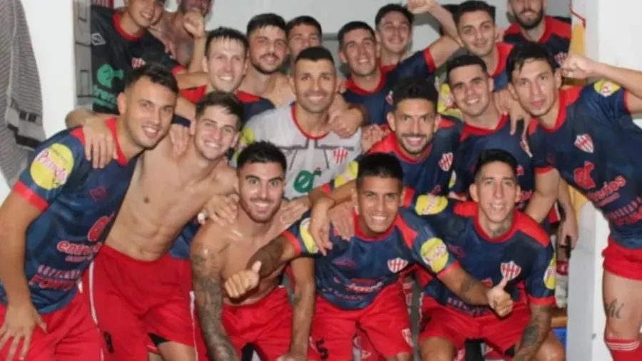 Regional: Atlético Paraná igualó con Libertad y jugará la final