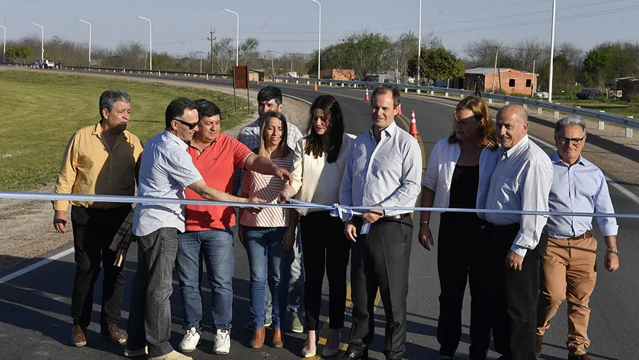 El gobernador Gustavo Bordet inauguró el Acceso Sur a Villaguay, entre otras obras y aportes que hizo en ese Departamento.