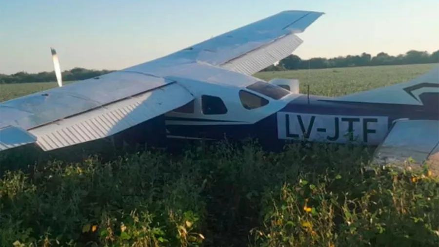 La avioneta narco fue hallada en un campo de San Gustavo, Departamento La Paz.