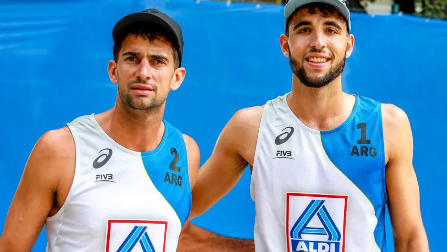 El entrerriano Julián Azaad debutó con una derrota en el Mundial de Beach Volley