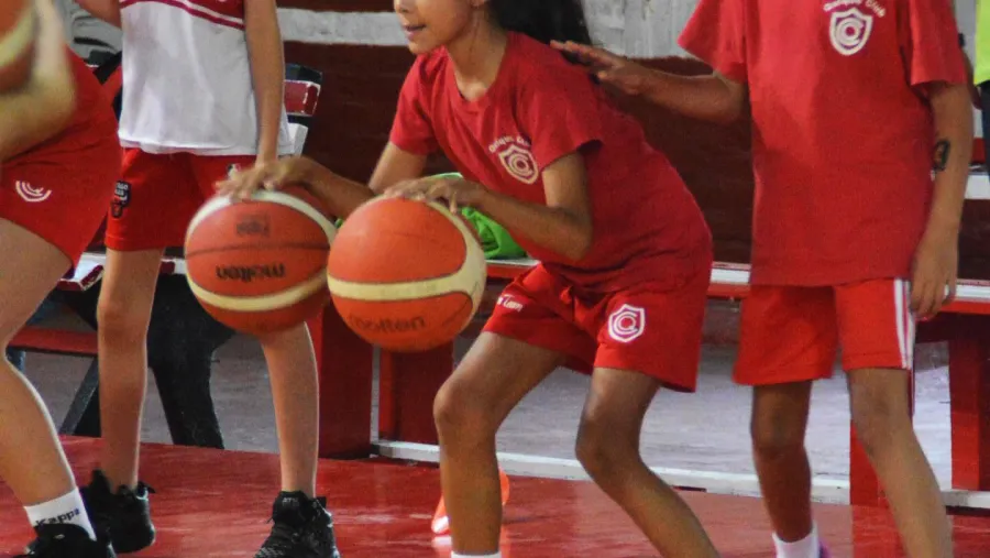 El básquet femenino de Quique afianza su estructura El básquet femenino de Quique afianza su estructura