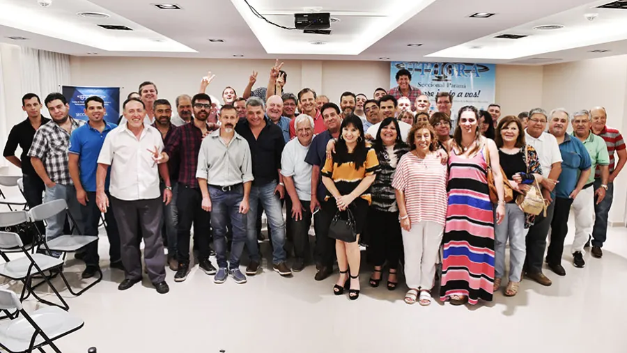 El movimiento sindical se reunió con el intendente electo de la capital provincial, Adán Bahl, para ratificar el respaldo y el acompañamiento a la gestión municipal que en pocos días asumirá en Paraná. El movimiento sindical se reunió con el intendente electo de la capital provincial, Adán Bahl, para ratificar el respaldo y el acompañamiento a la gestión municipal que en pocos días asumirá en Paraná.