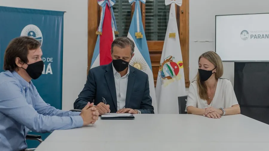 Bahl firma contrato puente Manuel Gálvez