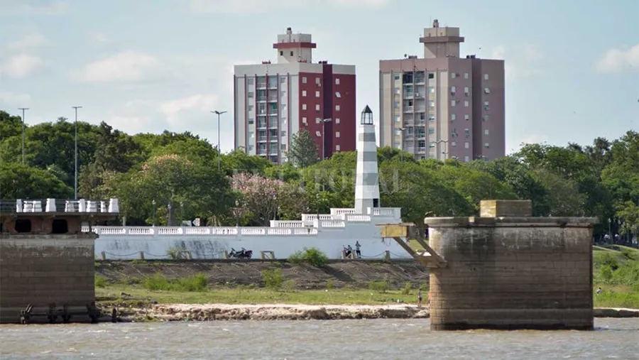 La bajante del río Paraná es considerada histórica. En el puerto de la ciudad de Santa Fe llegó a cero, de acuerdo a la última medición oficial realizada.