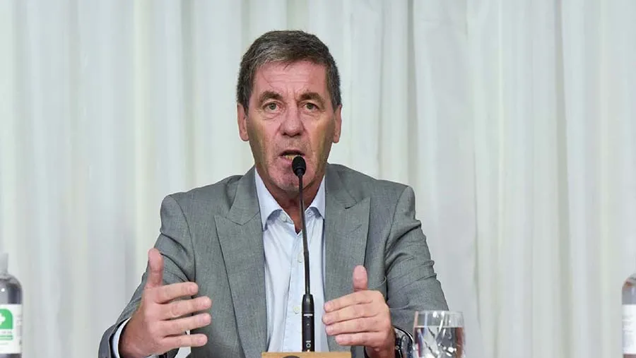 Imagen de archivo del ministro de Economía, Hugo Ballay, quien confirmó desde el Norte de África donde participa de una misión comercial, que se está aplicando el protocolo del Senasa para contener y erradicar el brote de gripe aviar detectado en General Racedo.