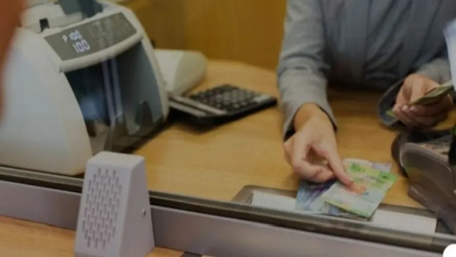 Bancarios acordaron paritaria anual del 94% más bono de $185 mil