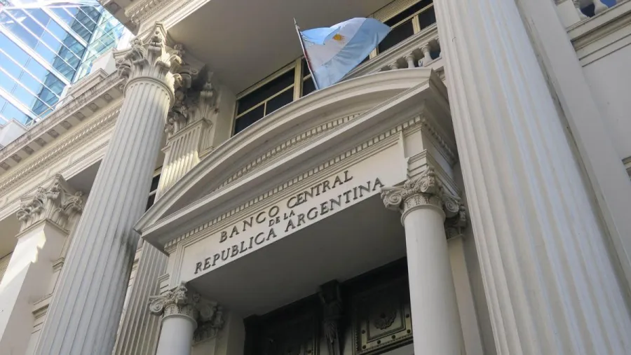 El BCRA volvió a usar reservas en septiembre para intervenir la brecha cambiaria. El BCRA volvió a usar reservas en septiembre para intervenir la brecha cambiaria.