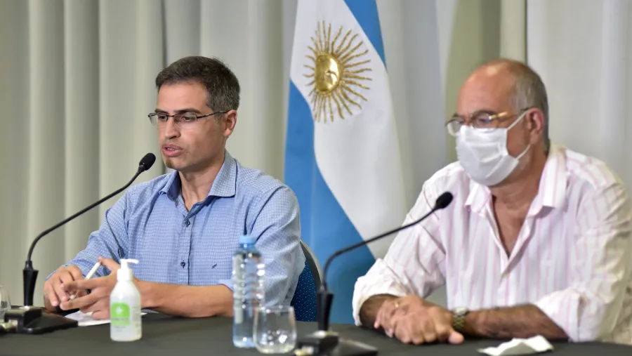 director general de Epidemiología, Diego Garcilazo y el director del hospital San Martín, Carlos Bantar