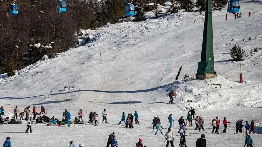 Se confirmó que 180 jóvenes en viaje de egresados en Bariloche, contrajeron norovirus. Se confirmó que 180 jóvenes en viaje de egresados en Bariloche, contrajeron norovirus.
